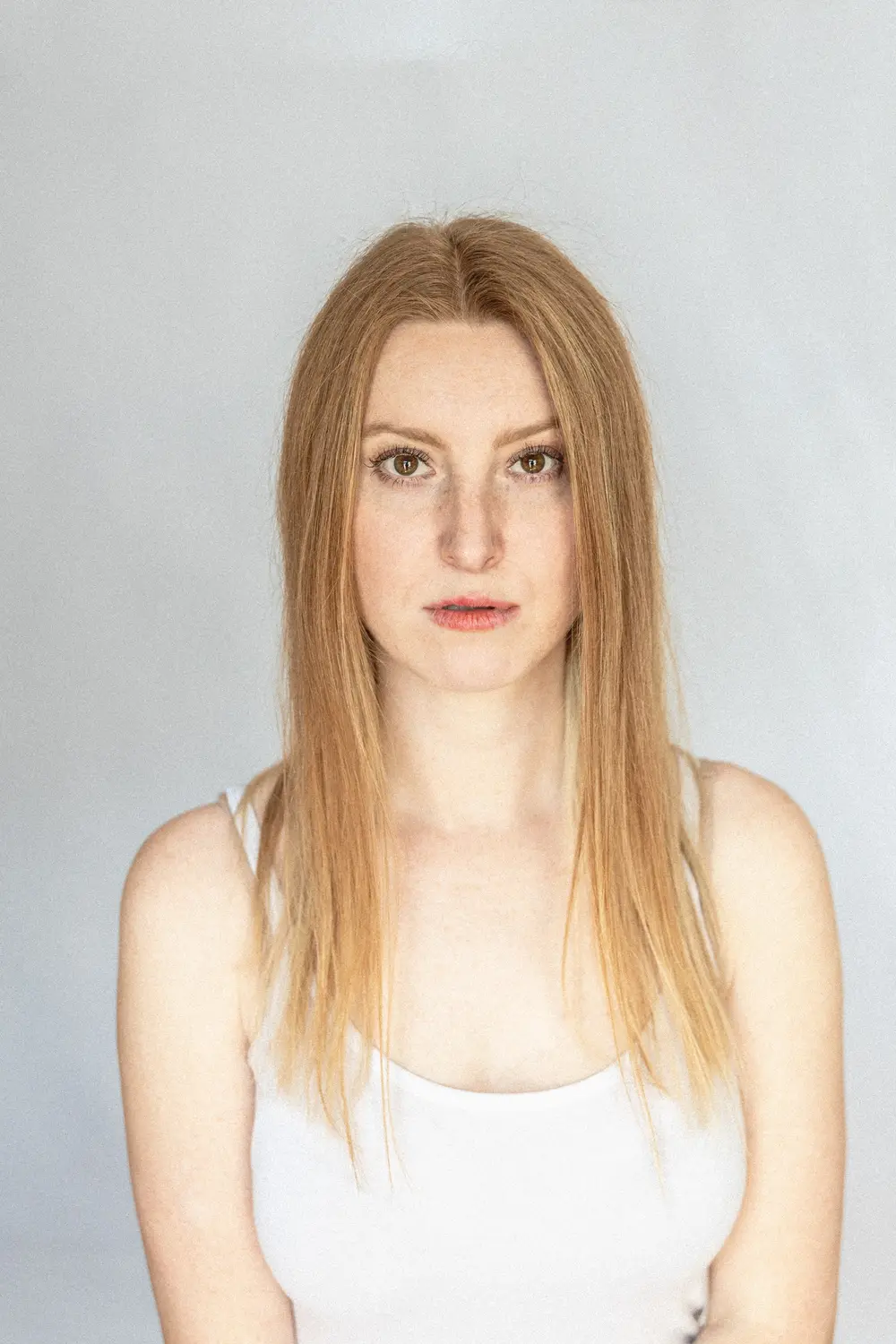Nahes Portrait mit ruhigem Ausdruck